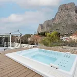 Tritone Villa *